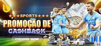 মোবাইলে ফুটবল খেলোয়াড় গাইড পড়ার দৃশ্য